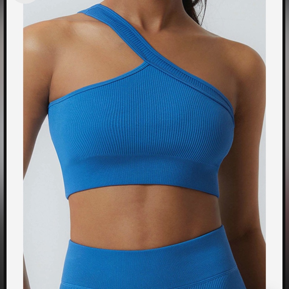 Amazon Workout Set - Bra and Biker Shorts
